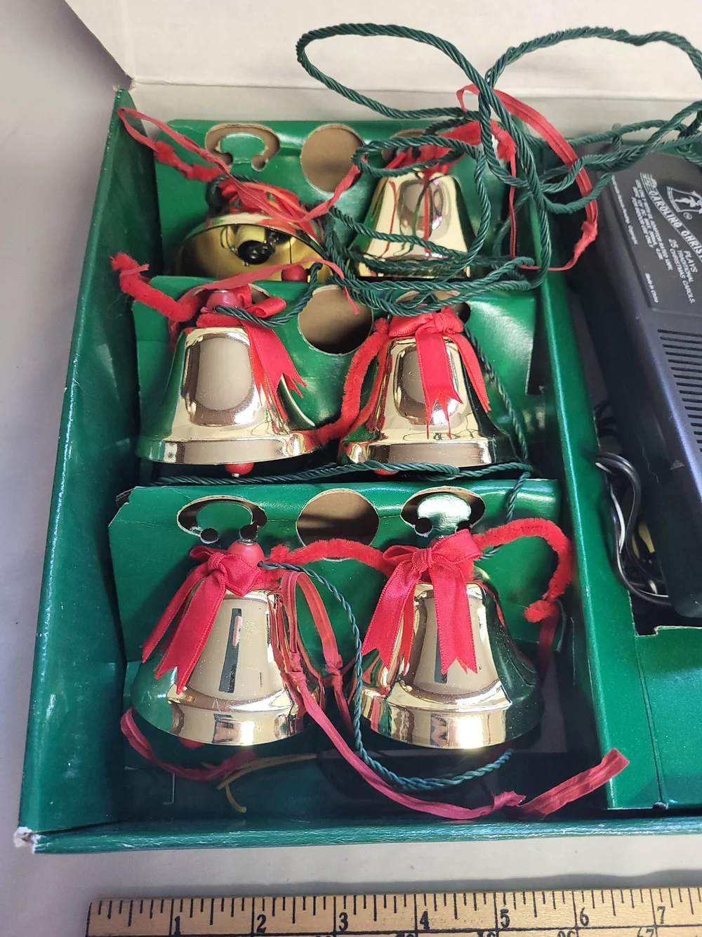 Vintage Ye Merrie Minstrel Caroling Christmas Bells 12 String Musical Working